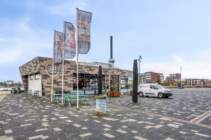 Photo 38 of Walstro 56