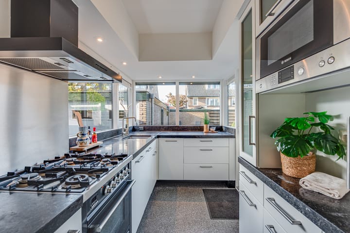 Photo 3 of Van Beuningenstraat 22