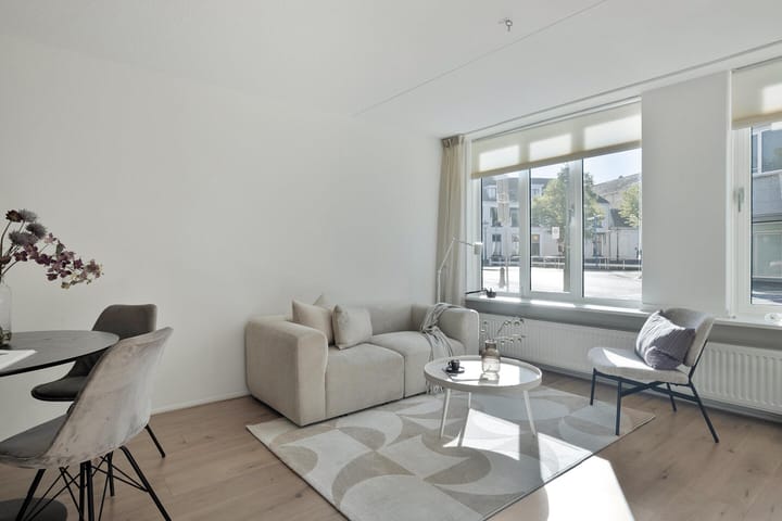 Foto 5 van Meeuwenweg 1-02