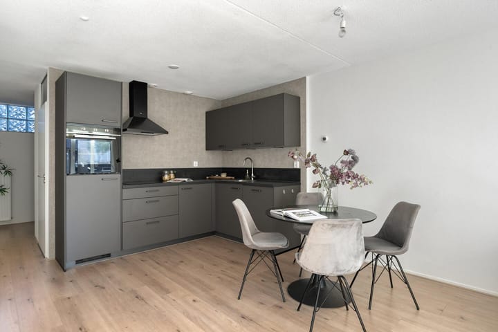 Foto 8 van Meeuwenweg 1-02