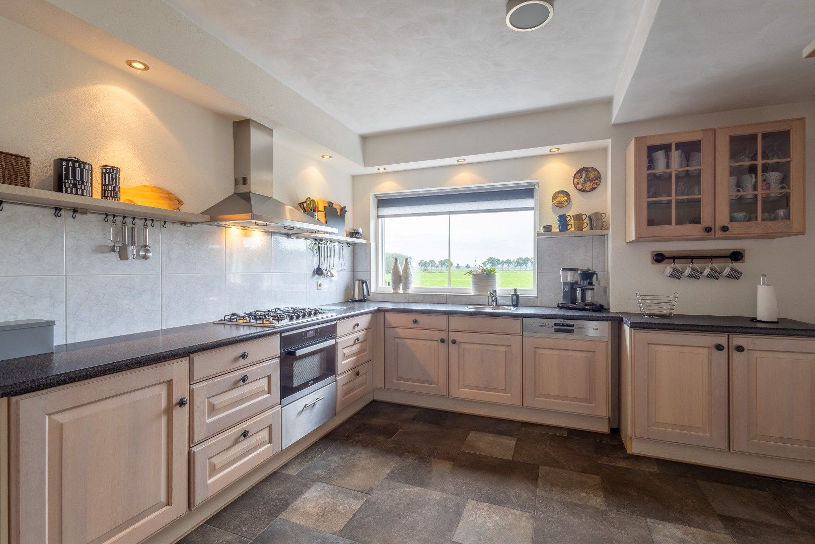 Foto 21 van Johan Frisostraat 8