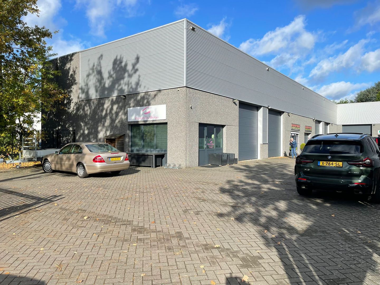 Bekijk foto 1 van Helmusselaan 5