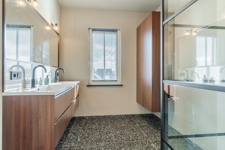 Foto 44 van Varshaak 16