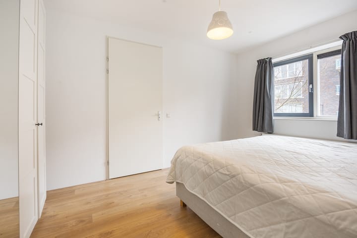 Foto 25 van Peter Martensstraat 43