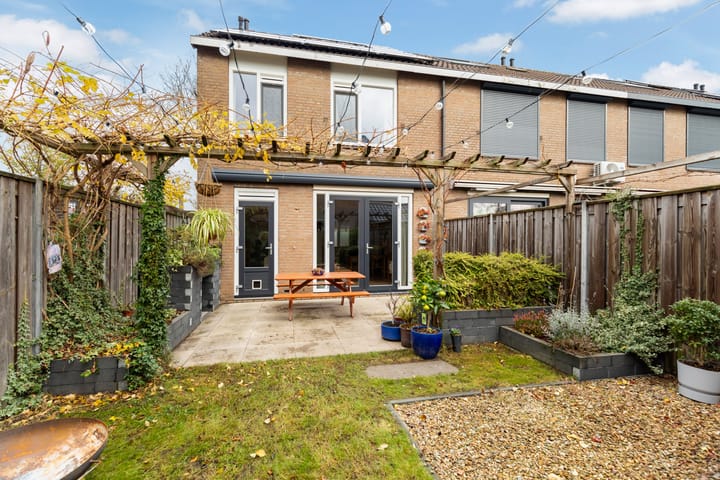 Photo 2 of Boris Pasternak-erf 242