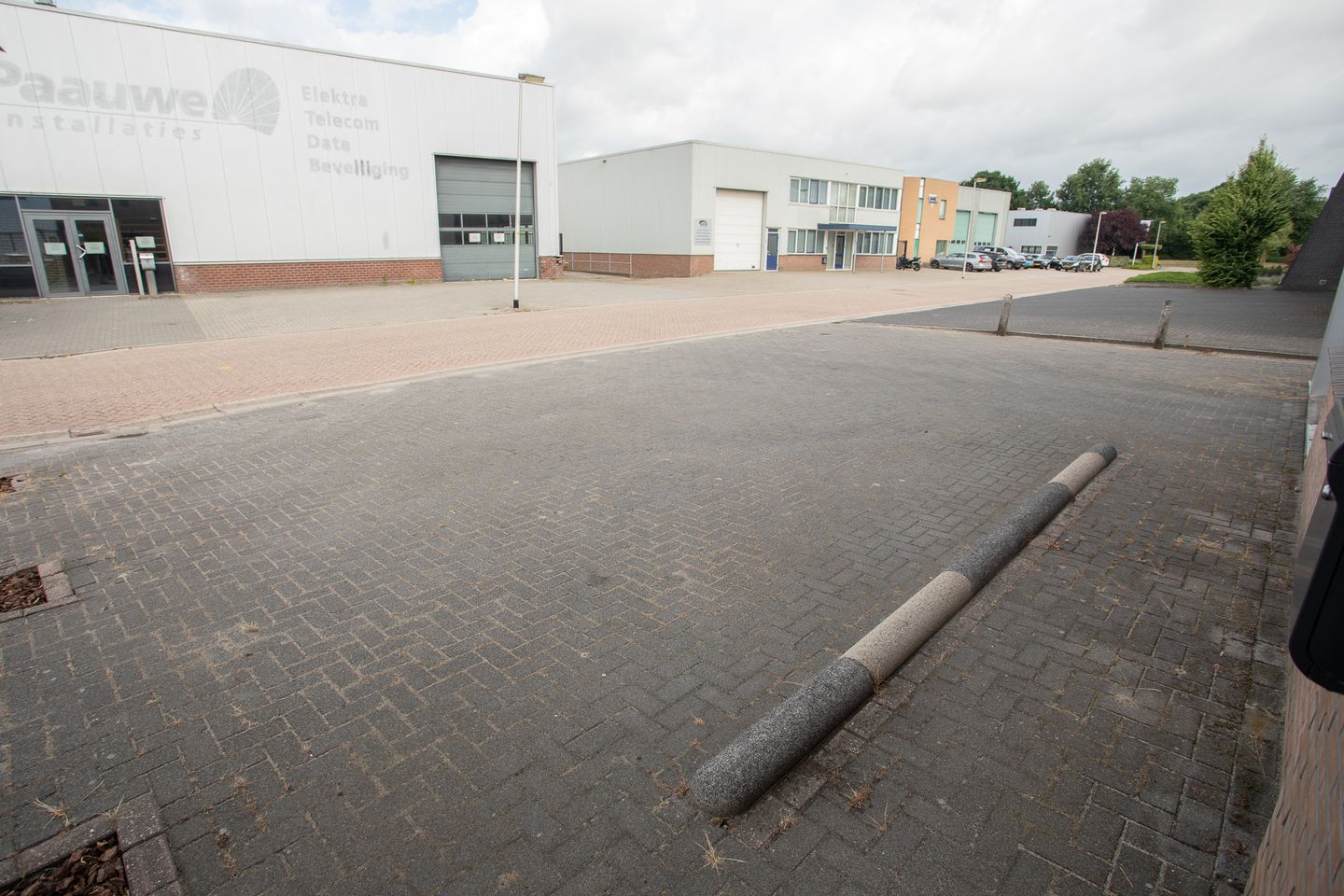 View photo 2 of Bedrijvenstraat 5