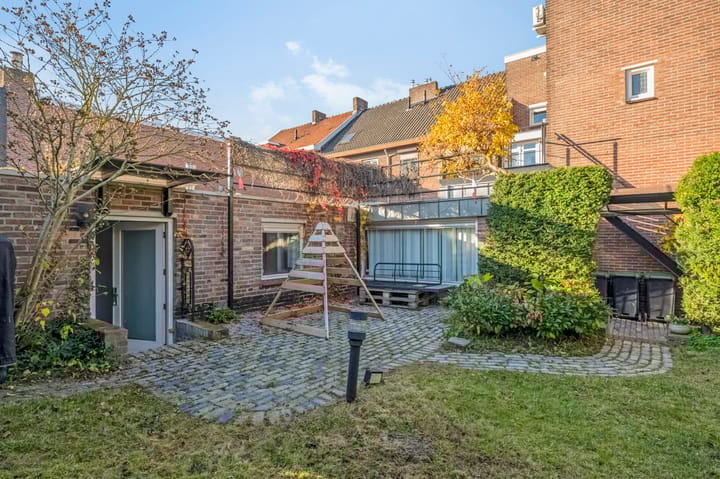 Photo 14 of Burg. Cremersstraat 27