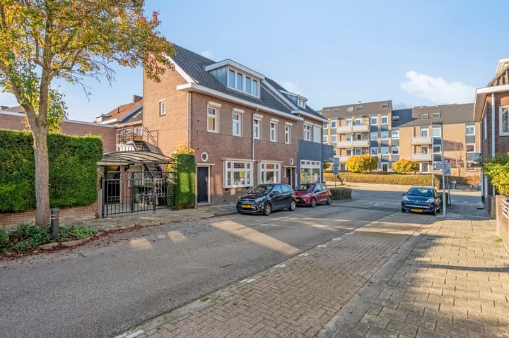 Photo 40 of Burg. Cremersstraat 27