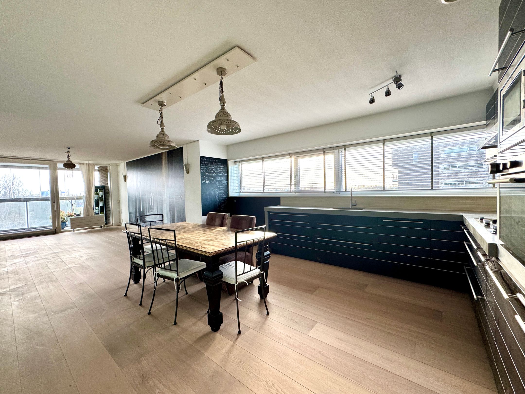 Photo 3 of Bermuda 102