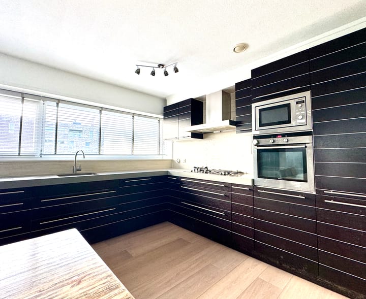 Photo 6 of Bermuda 102