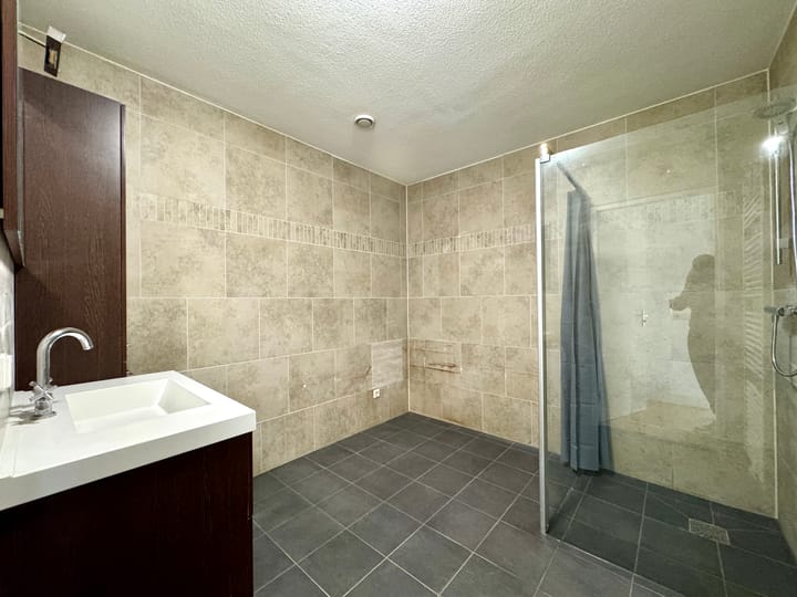 Photo 12 of Bermuda 102