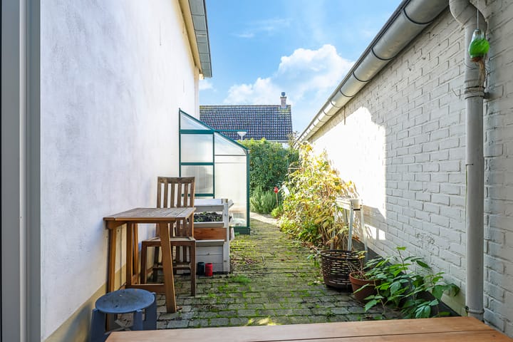 Photo 48 of Prins Bernhardstraat 2