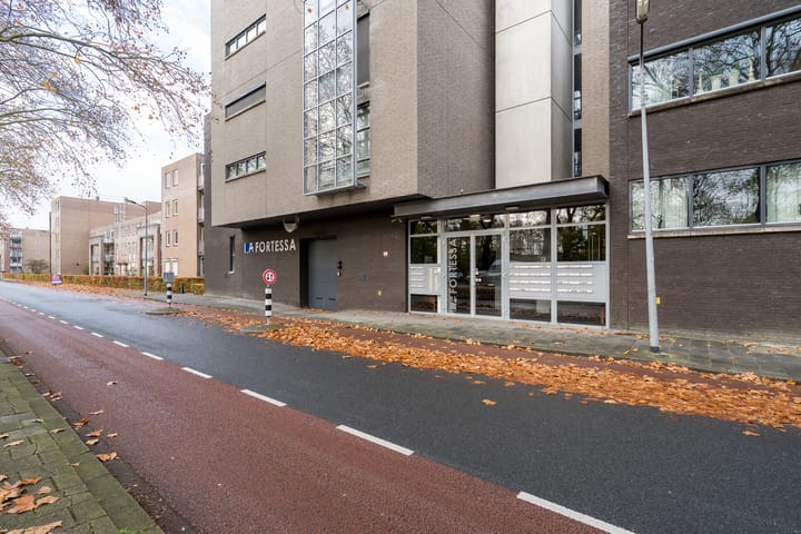 Foto 2 van Parallelweg 105