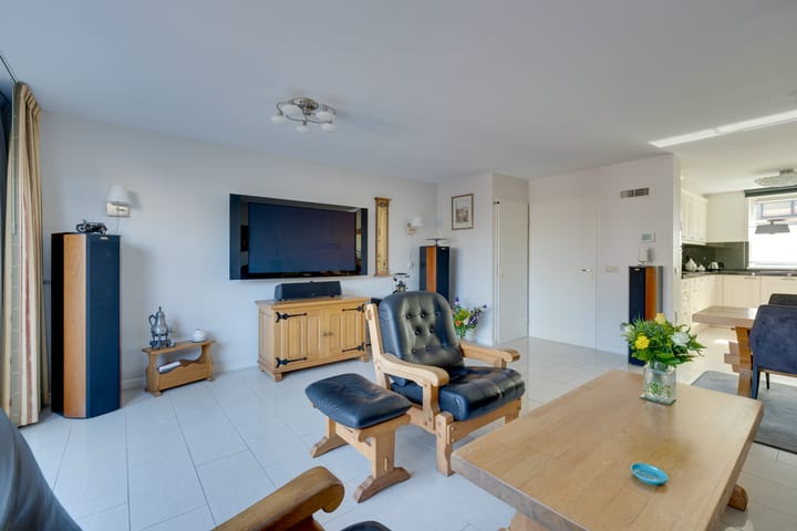 Foto 19 van Bisschop Romerostraat 37