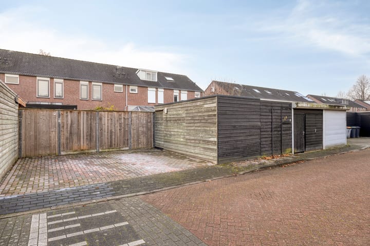 Foto 23 van B.A.A. Engelbertinklaan 136