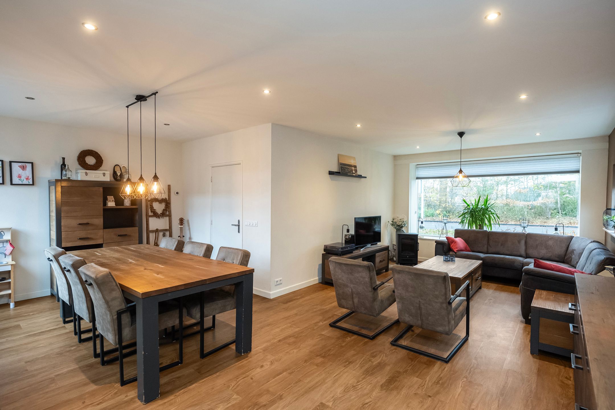 Photo 12 of Wilhelminastraat 105