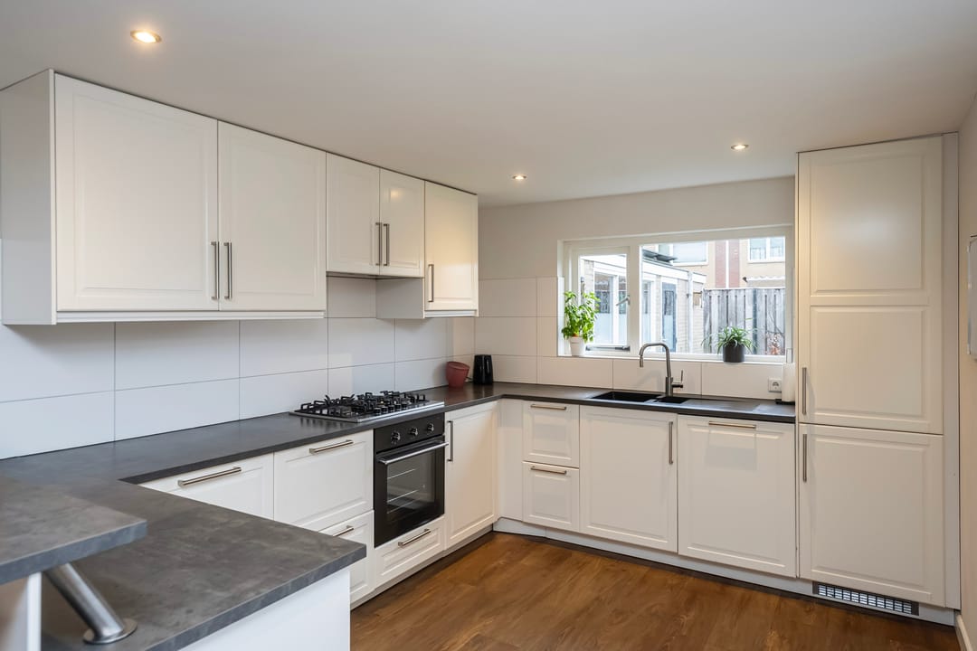 Photo 16 of Wilhelminastraat 105