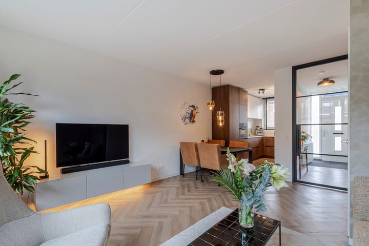 Photo 3 of Troelstrastraat 15