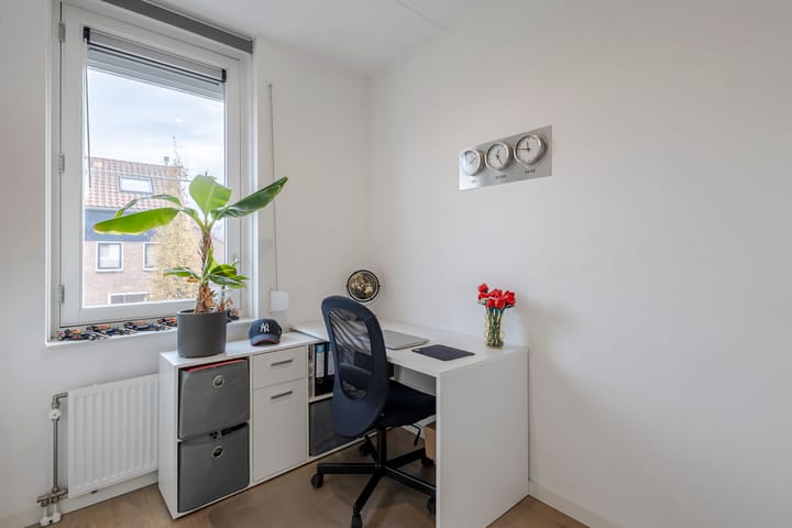 Photo 17 of Troelstrastraat 15