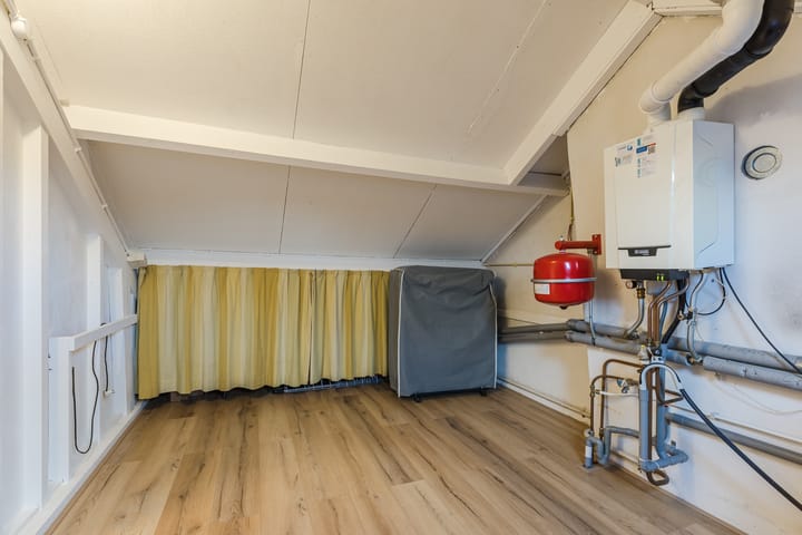 Photo 42 of Regerstraat 11