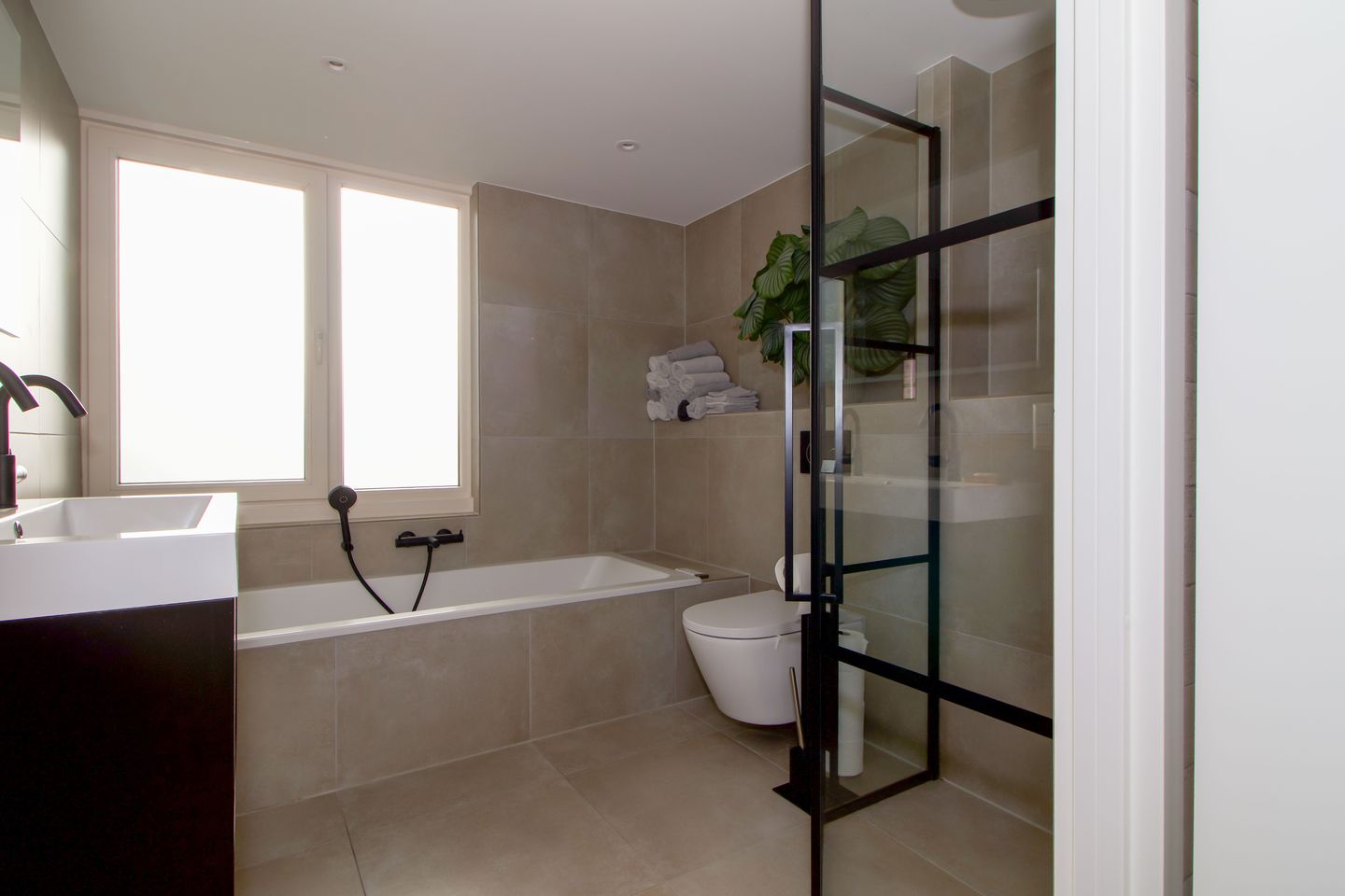 Foto 20 van van Anrooyplein 8