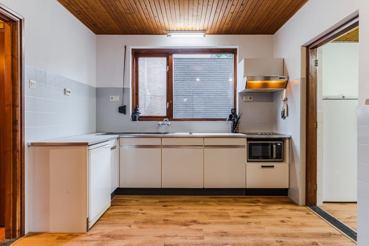 Photo 18 of Huygensstraat 14