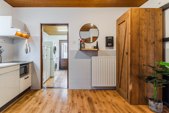 Photo 20 of Huygensstraat 14