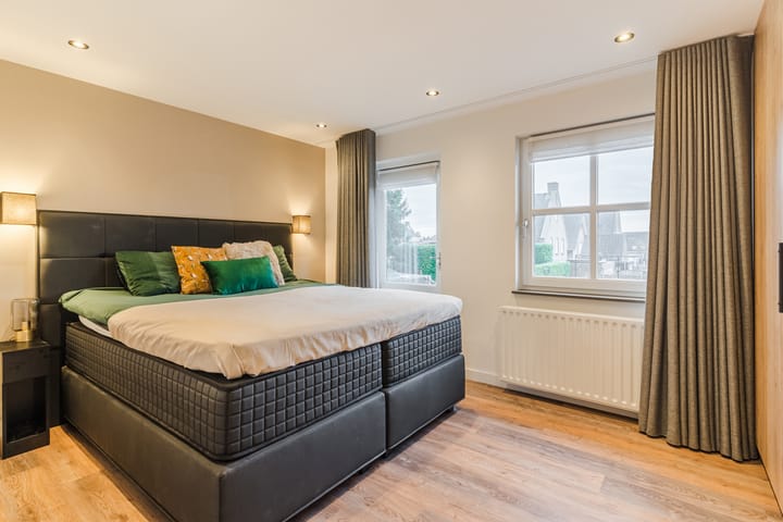 Photo 28 of Huygensstraat 14