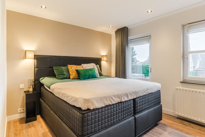 Photo 29 of Huygensstraat 14