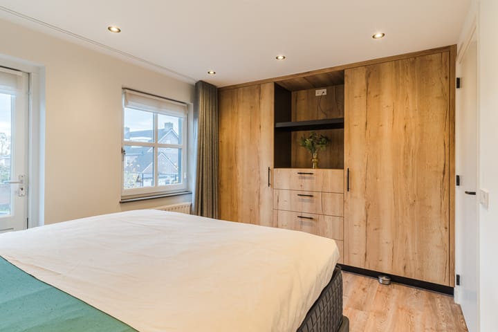 Photo 31 of Huygensstraat 14