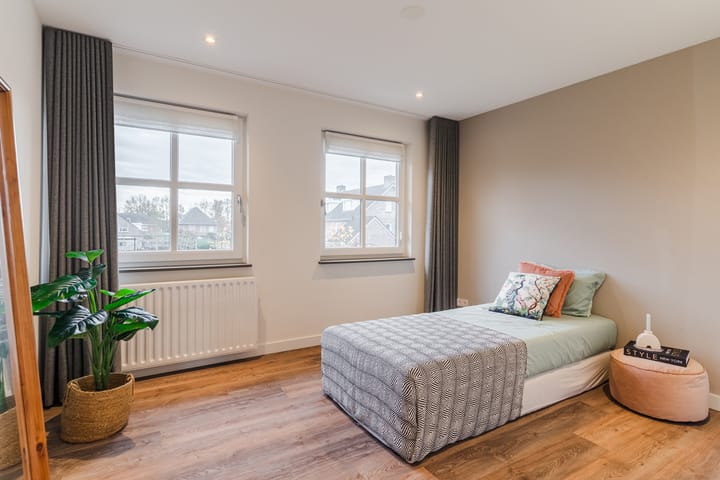 Photo 34 of Huygensstraat 14