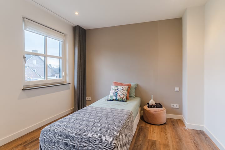 Photo 35 of Huygensstraat 14