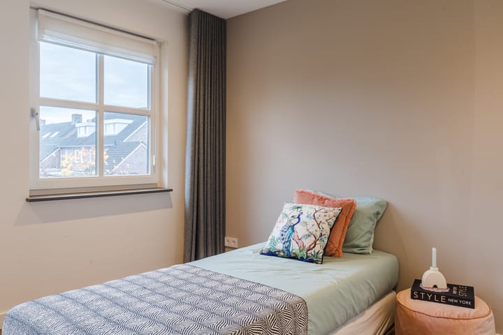 Photo 36 of Huygensstraat 14