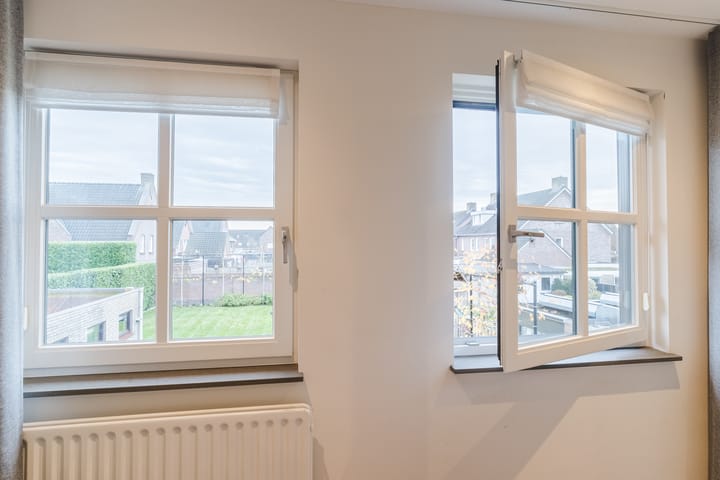 Photo 38 of Huygensstraat 14