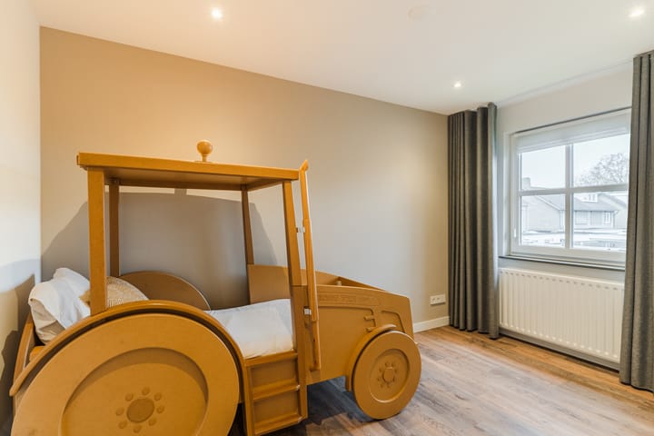 Photo 39 of Huygensstraat 14