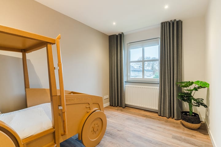 Photo 40 of Huygensstraat 14