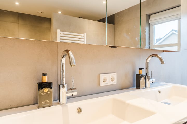 Photo 44 of Huygensstraat 14