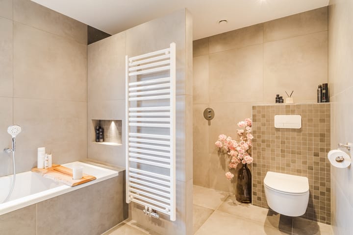 Photo 47 of Huygensstraat 14