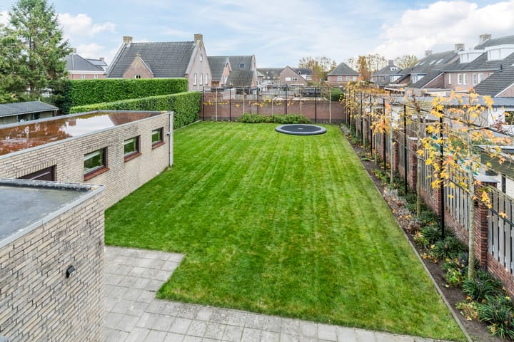 Photo 55 of Huygensstraat 14