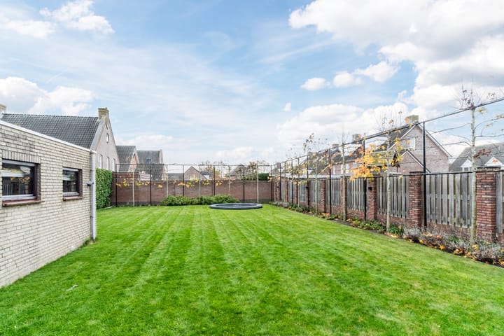 Photo 60 of Huygensstraat 14