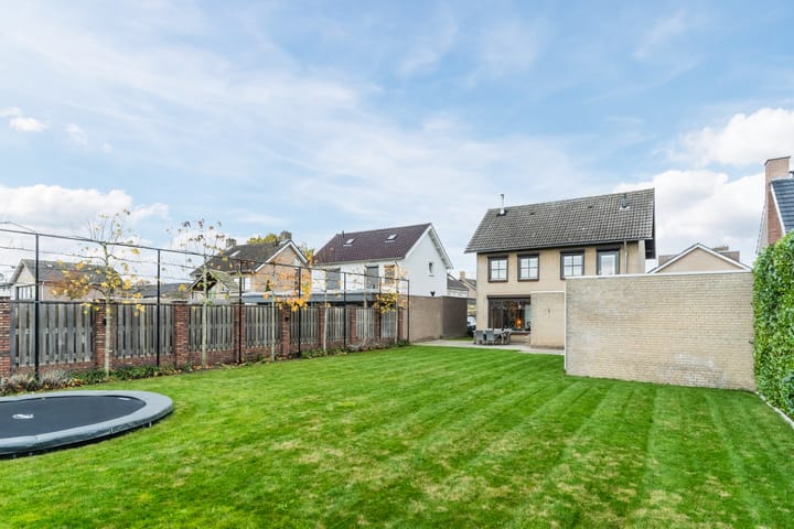 Photo 63 of Huygensstraat 14