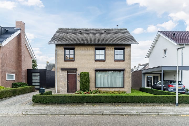 Photo 68 of Huygensstraat 14