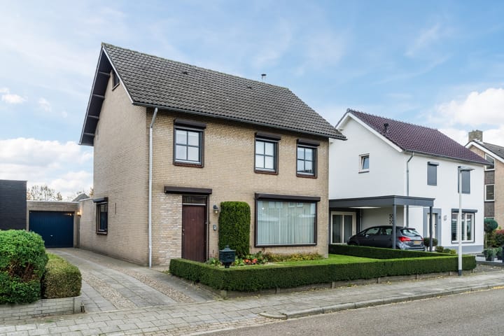 Photo 71 of Huygensstraat 14