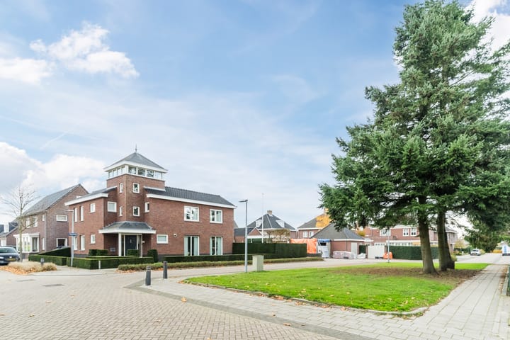 Photo 76 of Huygensstraat 14