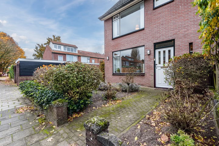 Photo 3 of Multatulistraat 1