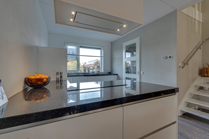 Photo 24 of Johnny Cashstraat 14