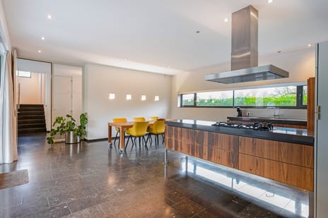 Daniken 17 secondary image