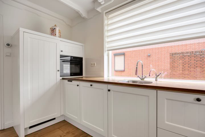 Photo 10 of Kamperfoeliestraat 8