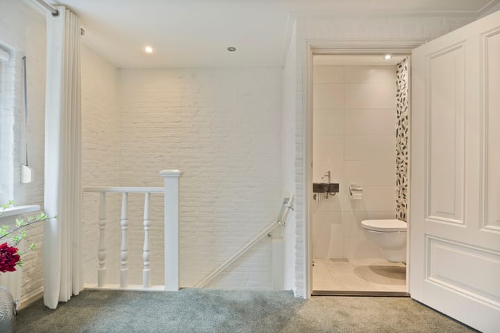 Photo 23 of Kamperfoeliestraat 8