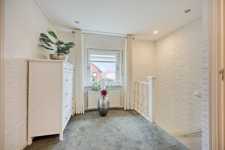 Photo 24 of Kamperfoeliestraat 8